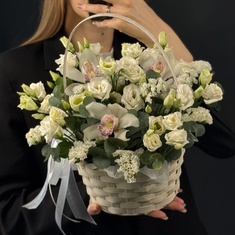 Корзина с эустомой