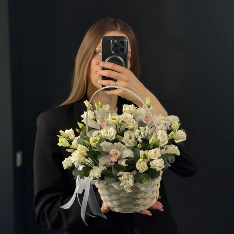 Корзина с эустомой 2