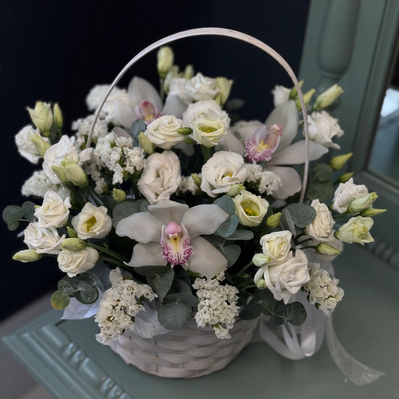 Корзина с эустомой 3