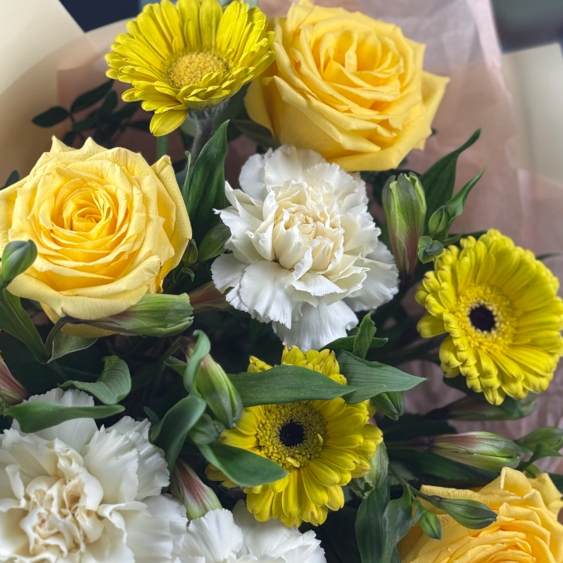 Букет &laquo;Сюрприз&raquo; 2